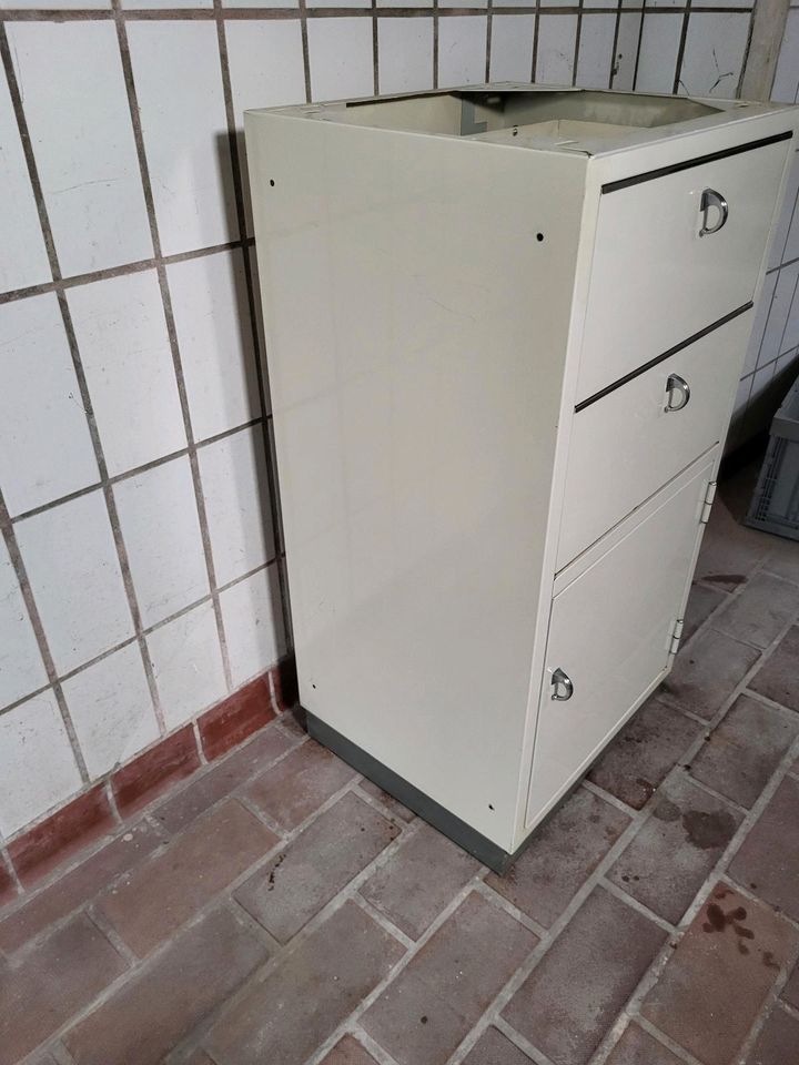 Mid Century Arzt/Praxis-Schrank, Baisch, Metall in Bremen