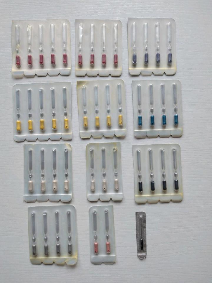 Endodontie,Feilen,Nervnadel,Zahnarzt Zahnarztpraxis Zahnmedizin in Berlin