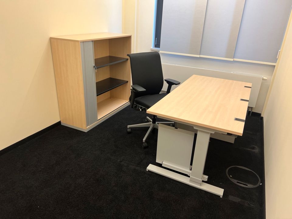 100 x Steelcase / Steh Sitz Schreibtisch / Schreibtisch / Büro in Köln