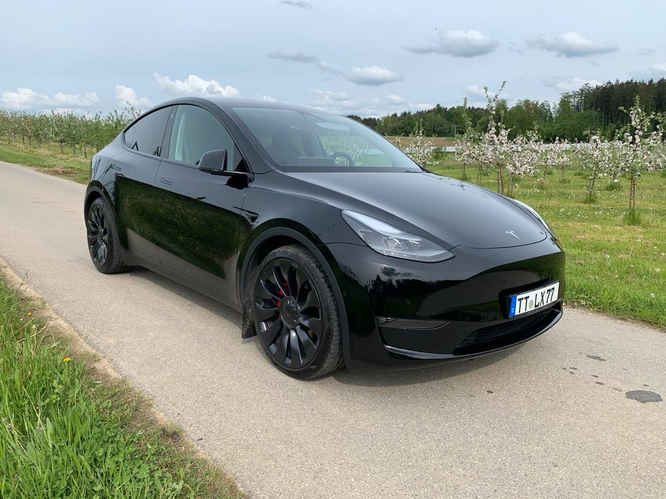 Tesla Model Y Performance AWD in Markdorf