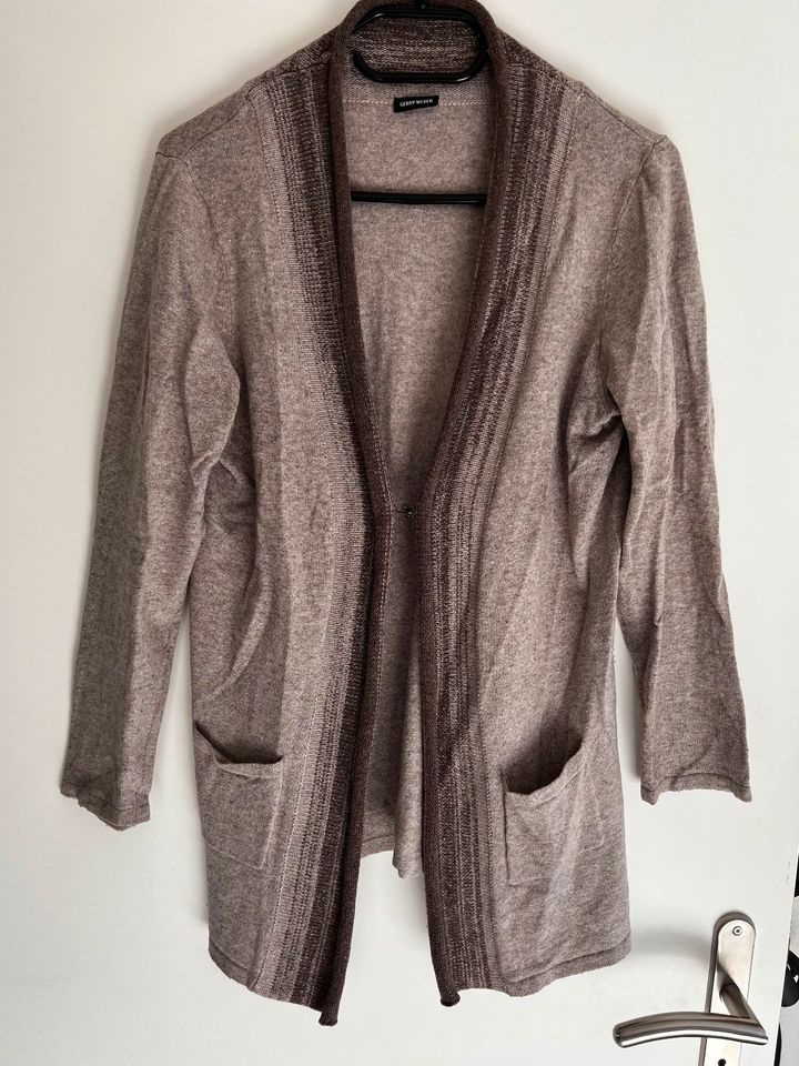 GERRY WEBER kuschelige, leichte Cardigan 40 - braun Strickjacke in Jübek