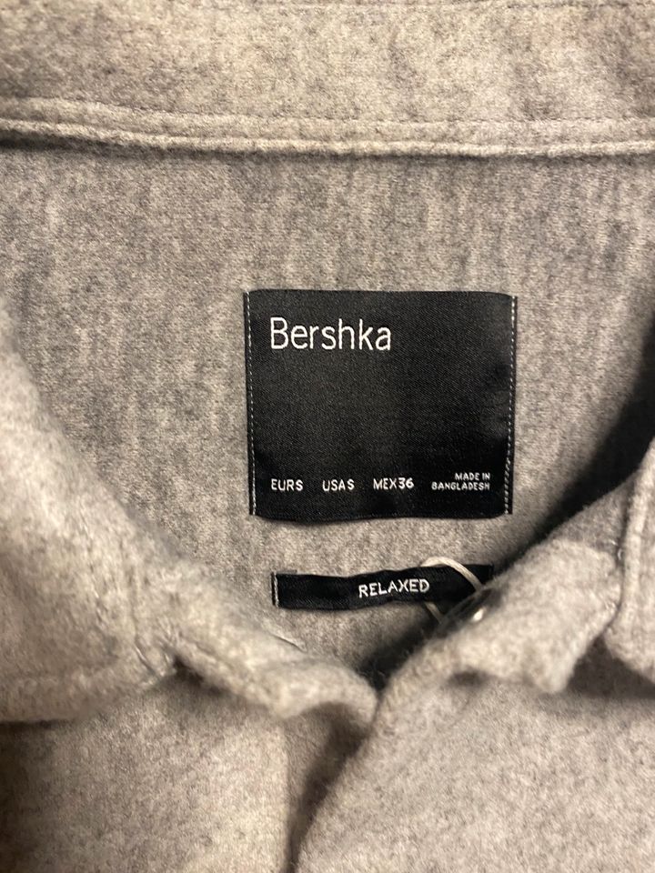 Bershka Übergangsjacke S Grau in Barby