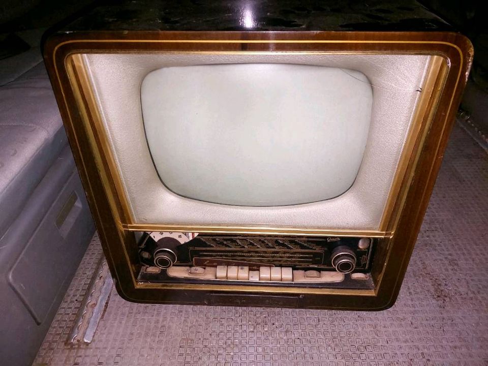 Altes Fernsehgerät / alter Fernseher in Sulzthal