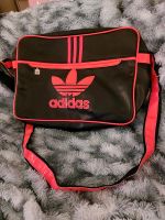 Große adidas Tasche mit Neonstreifen .Neuwertig . Hamburg-Nord - Hamburg Eppendorf Vorschau