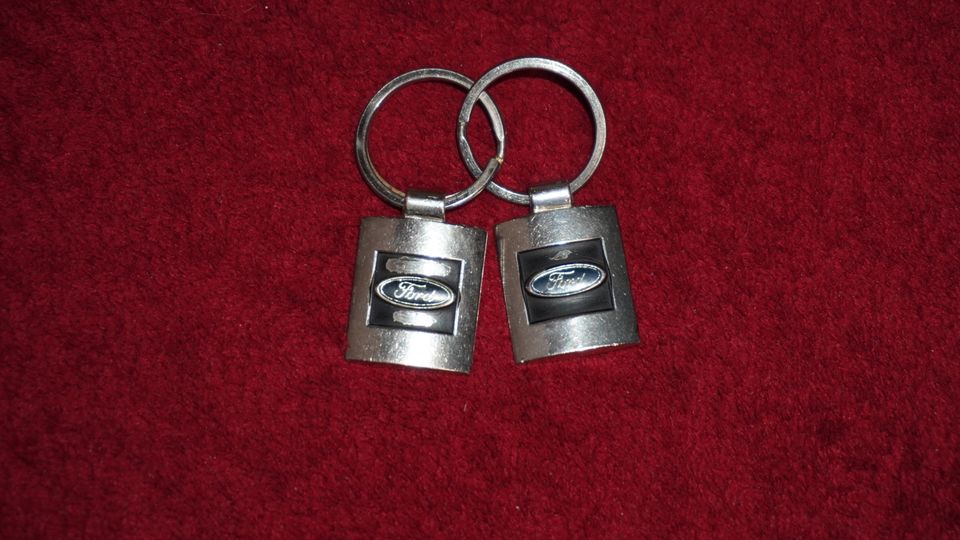 Zwei Schlüsselanhänger von Ford in Albstadt