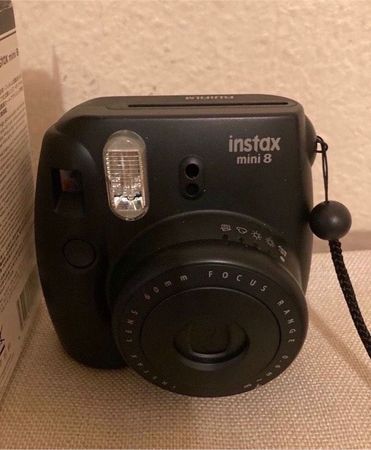 Fujifilm Instax Mini 8 schwarze Sofortbildkamera neuwertig in Bad Säckingen