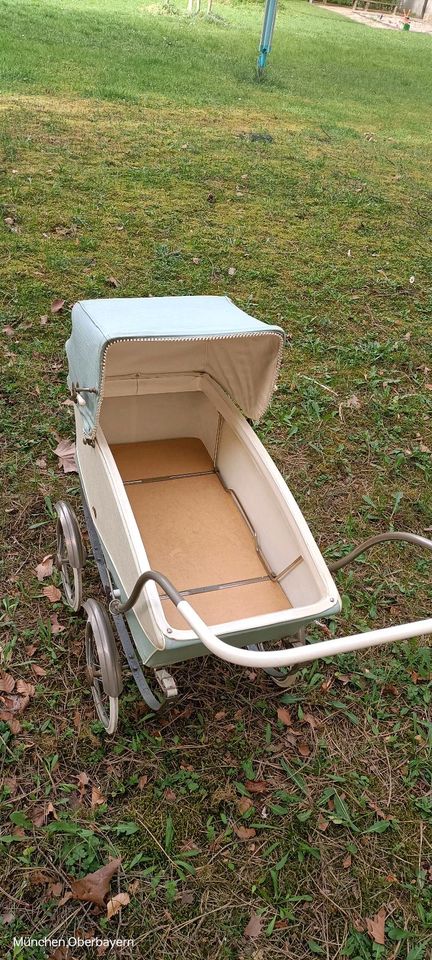 Antiker Kinderwagen Puppenwagen in München