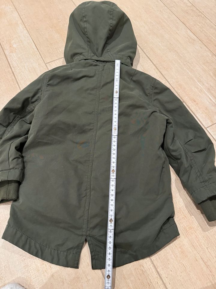 H&M Dufflecoat Jacke olivgrün Gr. 104 in Germaringen