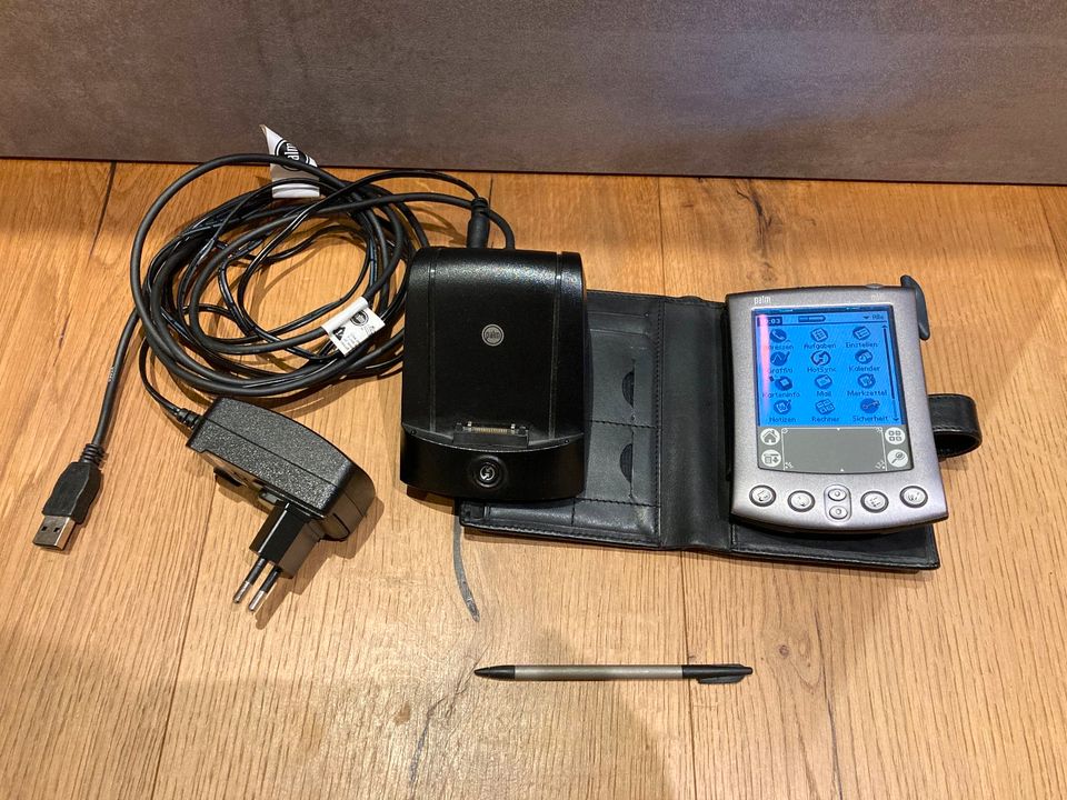 Palm M515 PDA mit Dockingstation und Hülle in Prutting