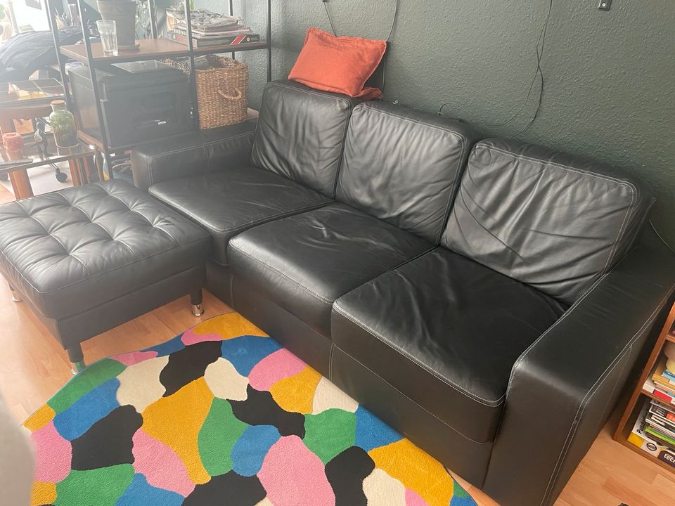 Couch Sofa schwarz Kunstleder in Leipzig