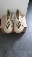 Adidas Yeezy Foam RNR stone salt Hessen - Alsfeld Vorschau