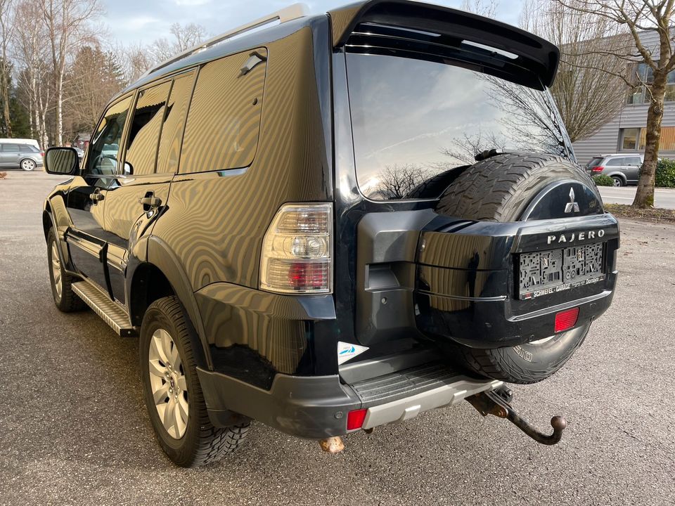 Mitsubishi Pajero Wagon 3,2DI-D 7:Sitzer Automatik in Lindau