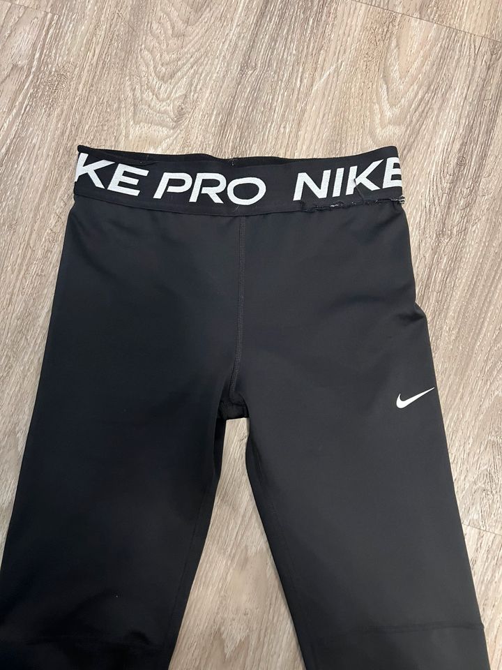 Nike Pro Leggins Capri in Freiburg im Breisgau