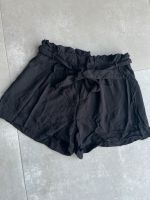 H&M divided Viskose Hose Shorts schwarz 38 Sachsen - Pirna Vorschau