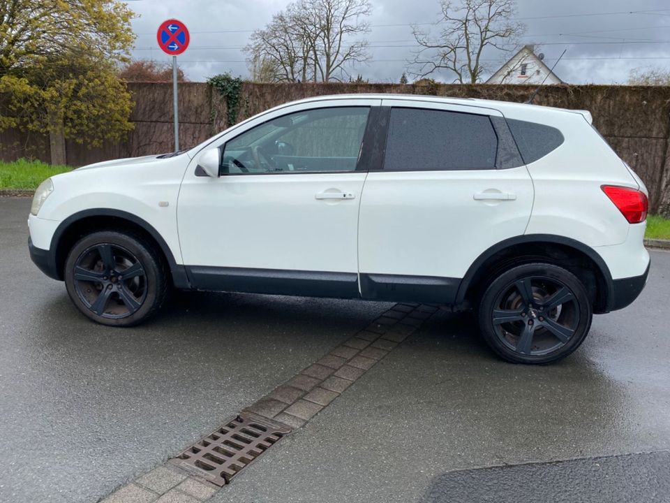 Nissan Qashqai Tekna 4X4 in Rodenbach