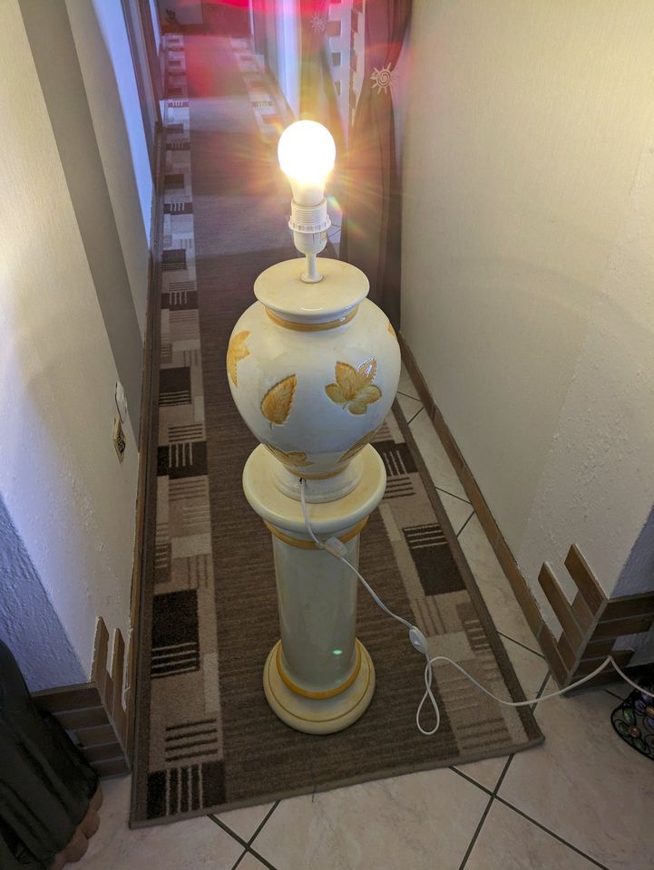 Lampe mit Säule aus Keramik in Saarbrücken