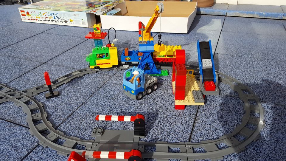 Lego Duplo Eisenbahn 5609 + Erweiterung (2734 + 3775) in Solingen