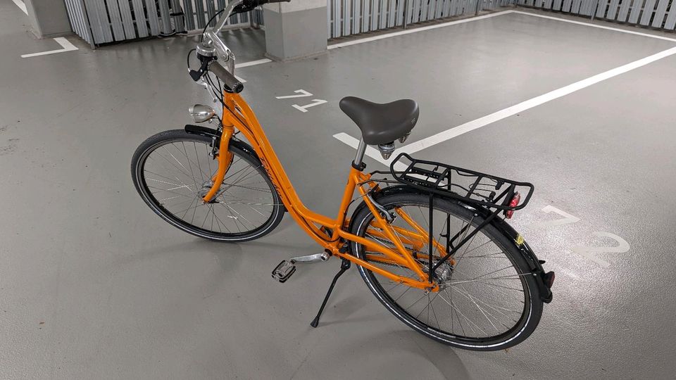 Böttcher Damenrad 28" neuwertig, LED Licht in Kinderhaus