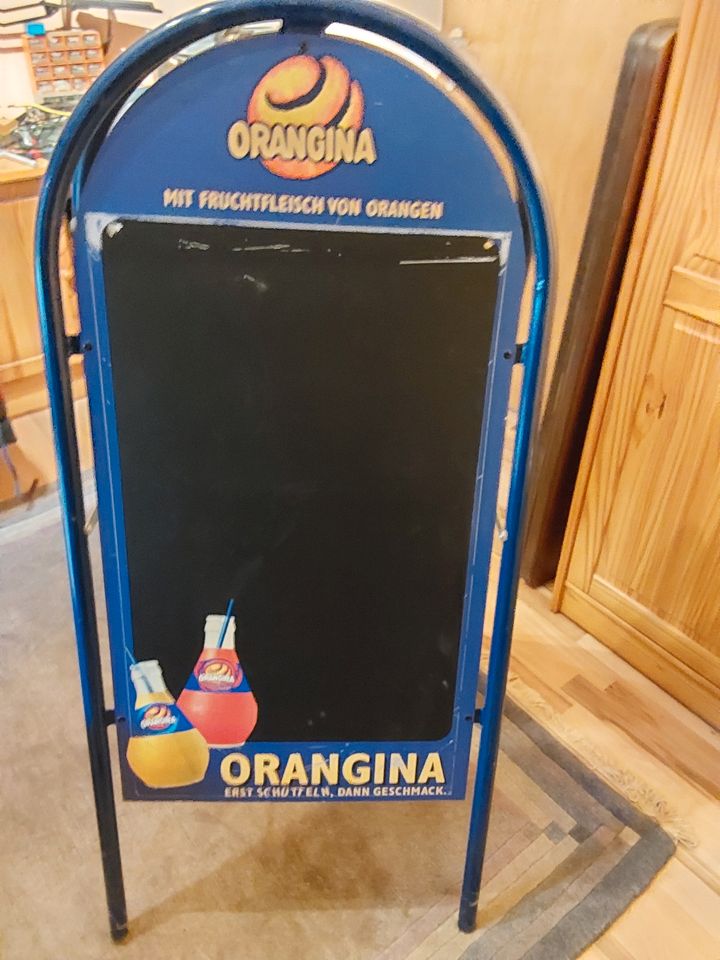 Orangina Gehwegaufsteller Kundenstopper Plakatständer in Marburg