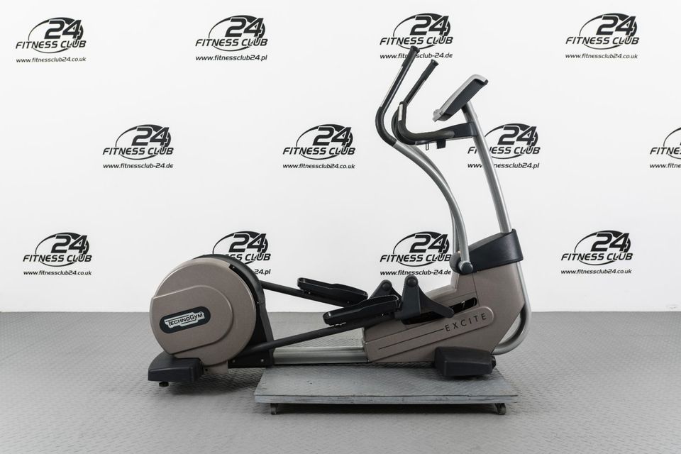 TECHNOGYM Synchro New Excite 700 LED crosstrainer in Dresden