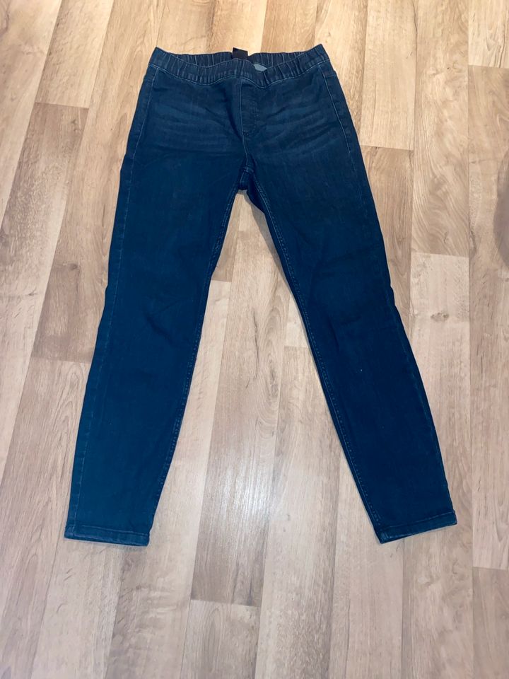 Dunkelblaue elastische Jeans Größe 40 in Wabern