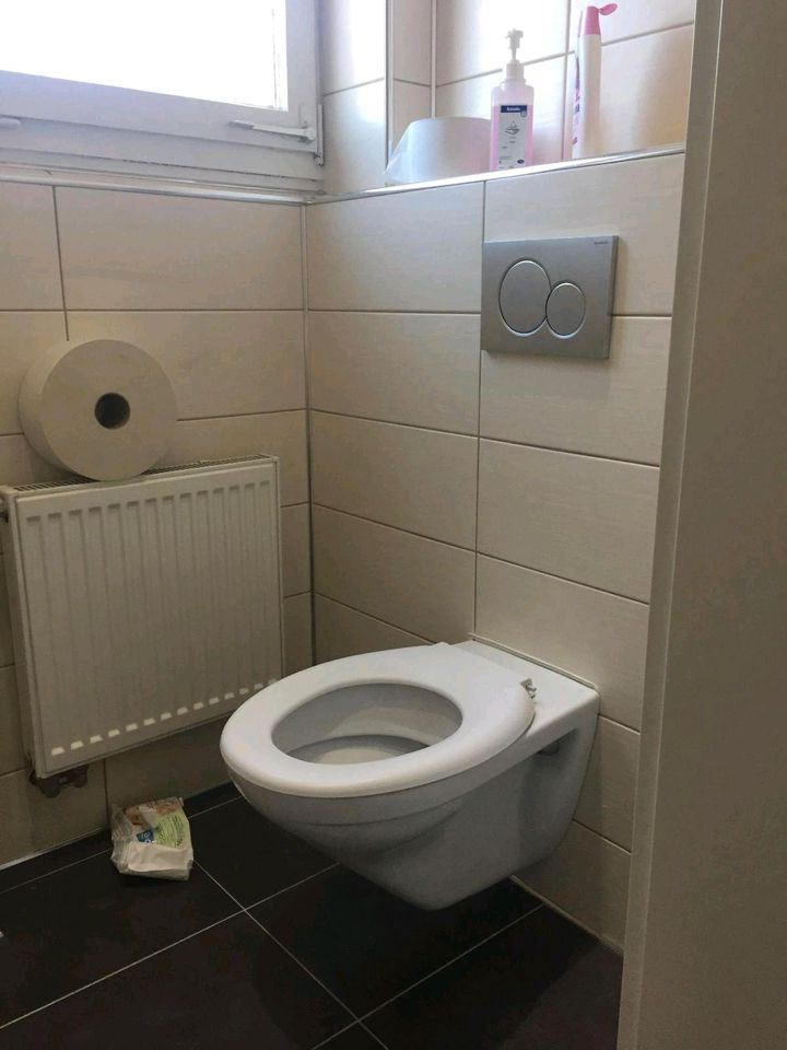 Ein Familien Haus zu vermieten 3 Zimmer 91 qm .2 WC.  1 Bad . in Mutterstadt