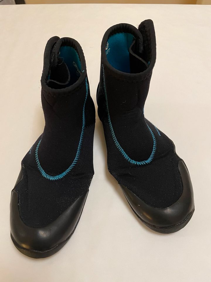 Surfschuhe aus Neopren Größe 30/31 in Reinbek