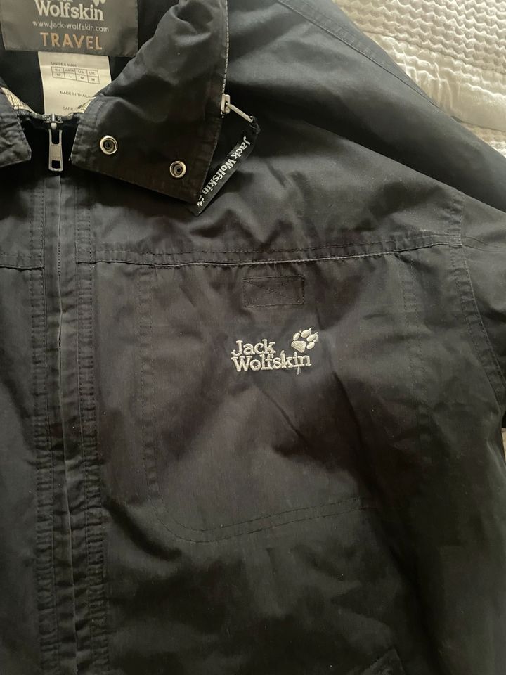 Wetterfeste Jacke von Jack Wolfskin in Frankfurt am Main