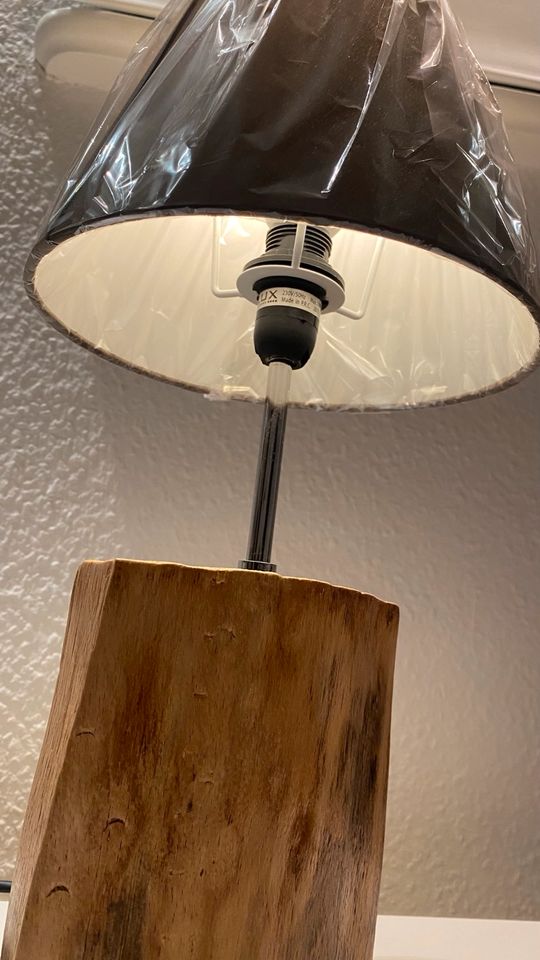 Lampe / Tischlampe / Wohnzimmer / Deko Holz Handarbeit NEU in Berlin