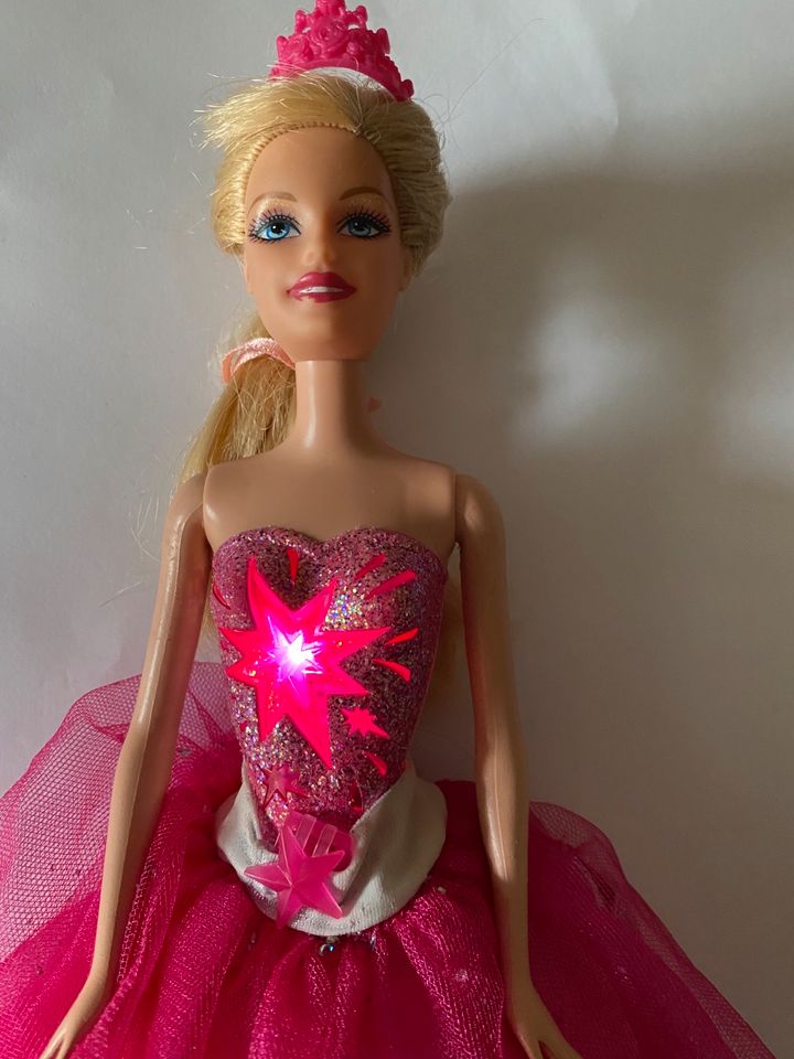 Barbie Puppe mit Wendekleid Sound Licht Modezauber, Mattel 26501 in Bottrop