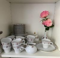 Tirschenreuth Porzellan Rose mit Goldrand Kaffee/Teeservice Brandenburg - Gosen-Neu Zittau Vorschau