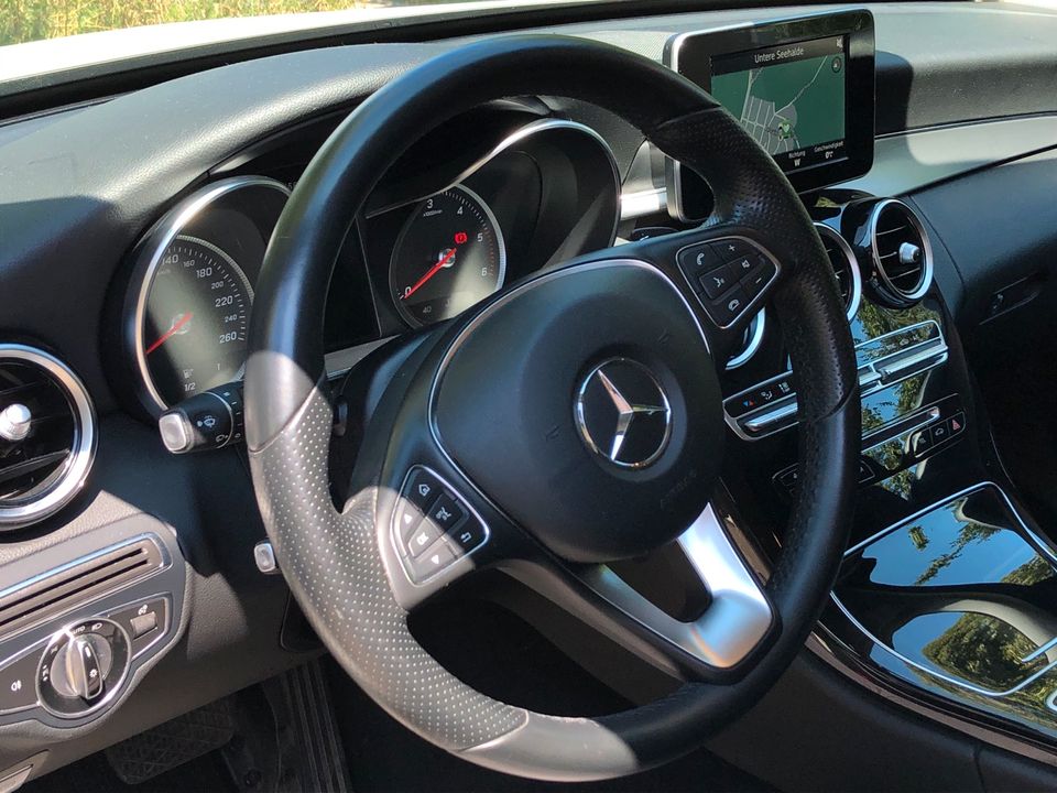 Mercedes C220dT Avantgarde 7g Distronic LED Teilleder Navi 17“ in Urbach