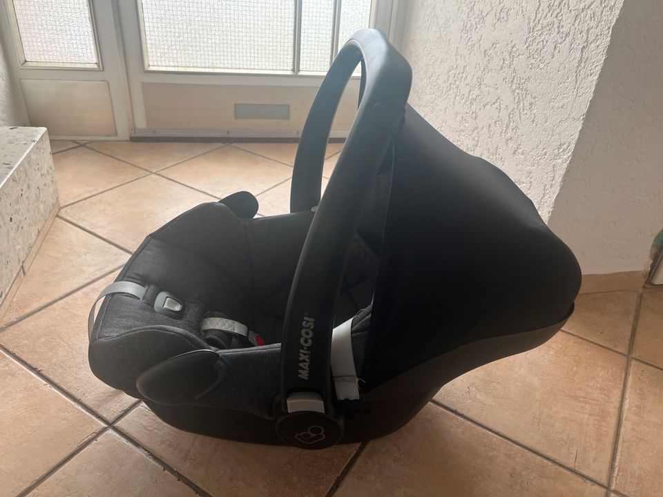 Maxi Cosi inkl. Isofix Station in Saarbrücken