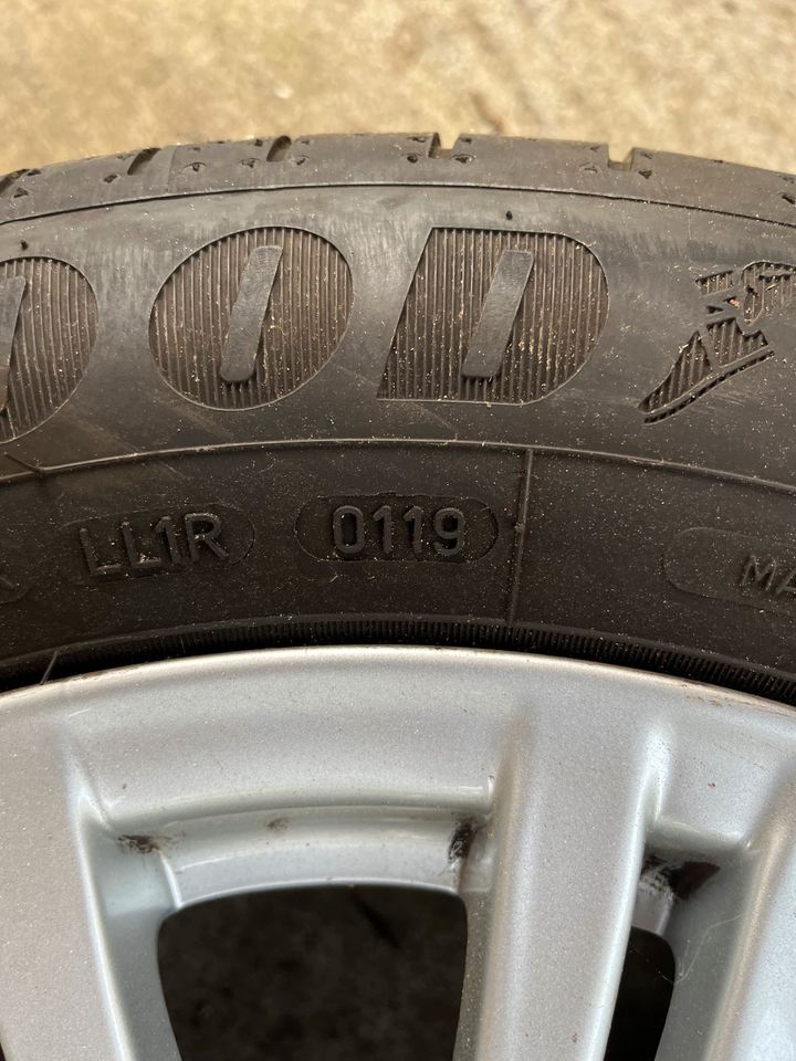 Goodyear 225/55R16  Mercedes W212 Sommerräder in Schorfheide