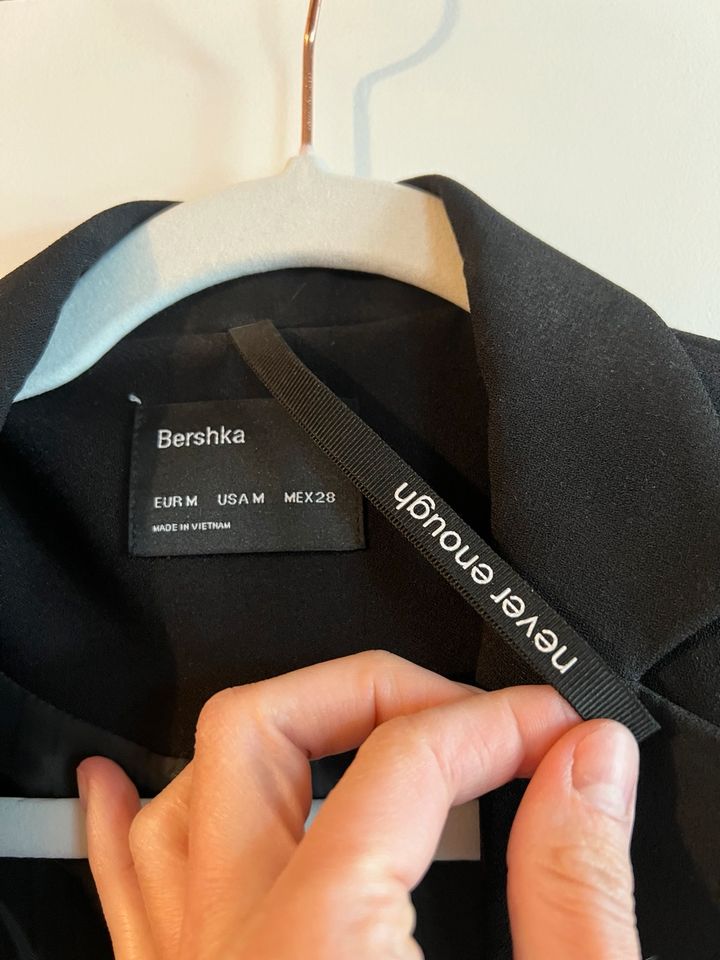 Bershka Jacke Jackett Blazer schwarze wie neu große S-M in Berlin