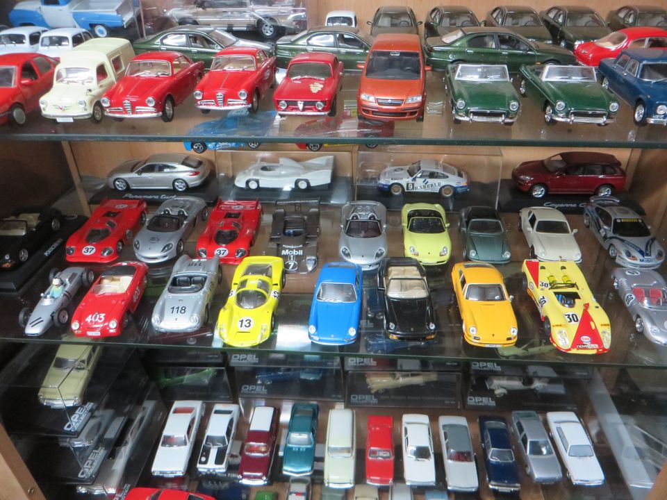 PKW Modelle in 1:43 Fiat MB Porsche OPEL US Cars..Stück ..ab 8 € in Essen