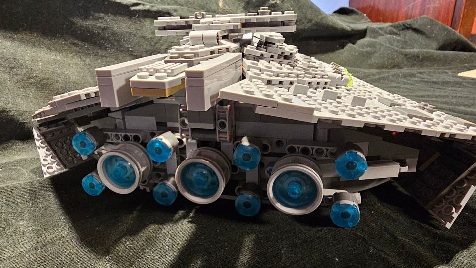 Star Wars - First Order Star Destroyer - mit Mini Figuren in Gernsheim 
