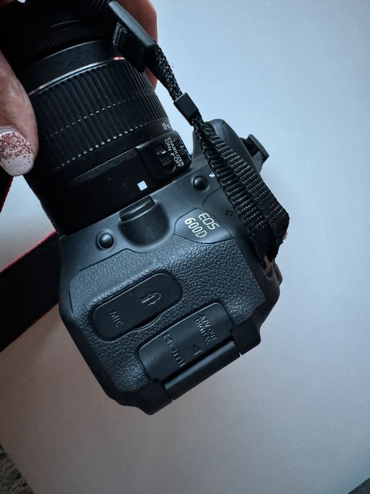 Canon EOS 600D Spiegelreflexkamera mit Zubehör in Pirmasens