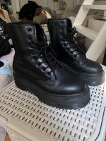 Schwarze dr. Martens plateau Stiefel Berlin - Schöneberg Vorschau