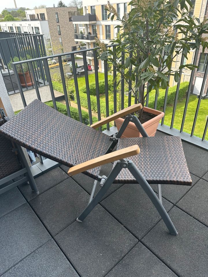 Balkon Terrasse Möbel Tisch und 4 Stühle Poly-Rattan in Düsseldorf