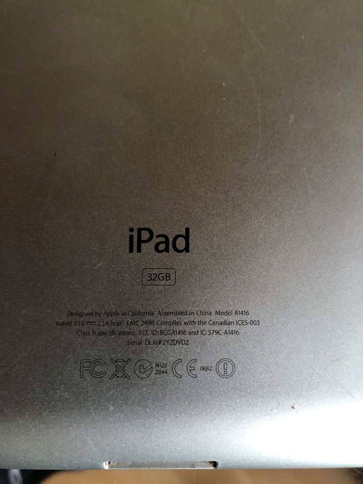 iPad A1416 mit Logitech Tastatur in Petershagen