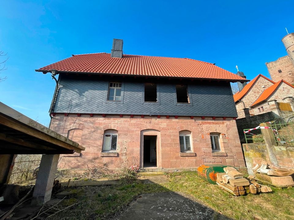 Traditionsreiches Schulhaus mit historischem Flair - ideal für Wohnzwecke in Bornhagen