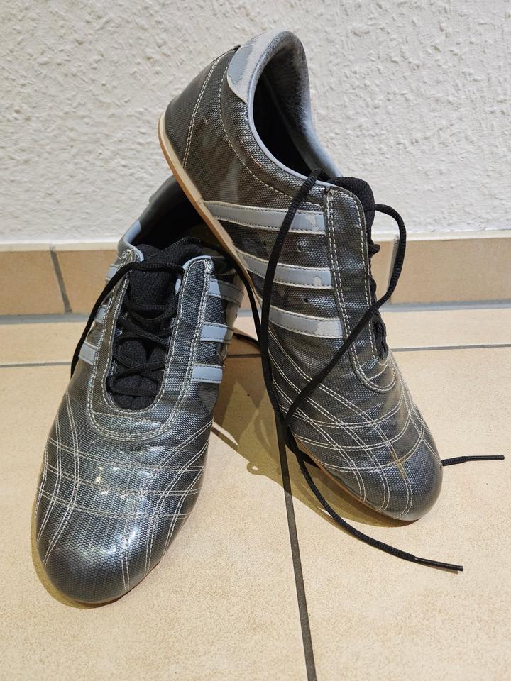 Adidas Sneakers total seltenes "Glanz" Modell 47 1/3 / US 13.5 in Vechelde