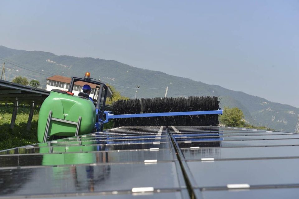 Solarpanel-Reiniger mit Wassertank Multione Avant SBF in Brockscheid