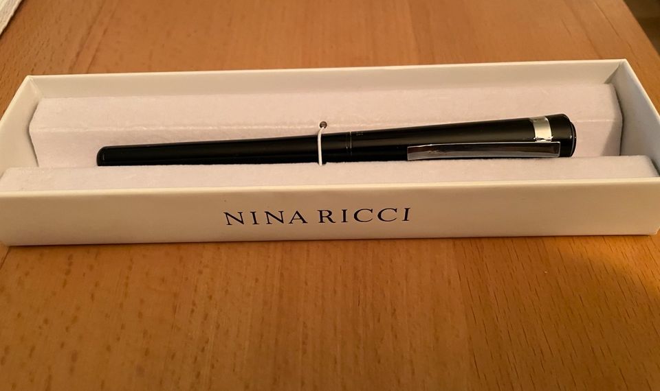 NEU Füller Nina Ricci Pen Emblème schwarz OVP in Düsseldorf