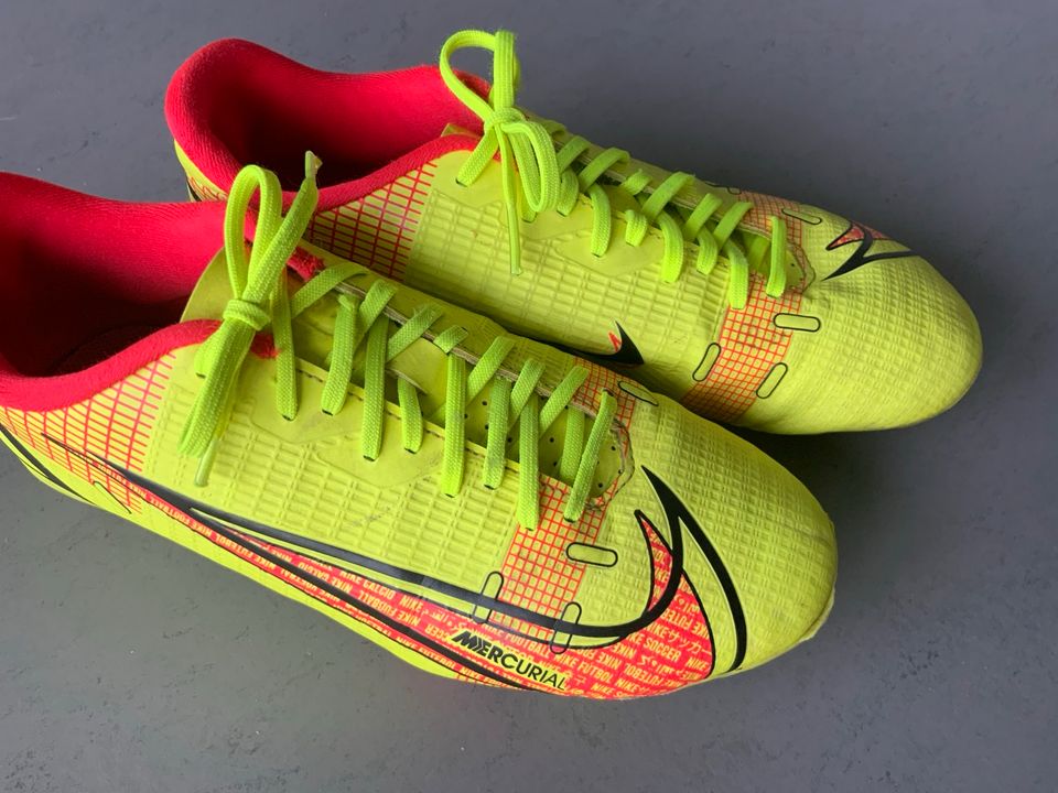 Fußballschuhe NIKE Mercurial Größe 38 gelb Stollen in Walldorf