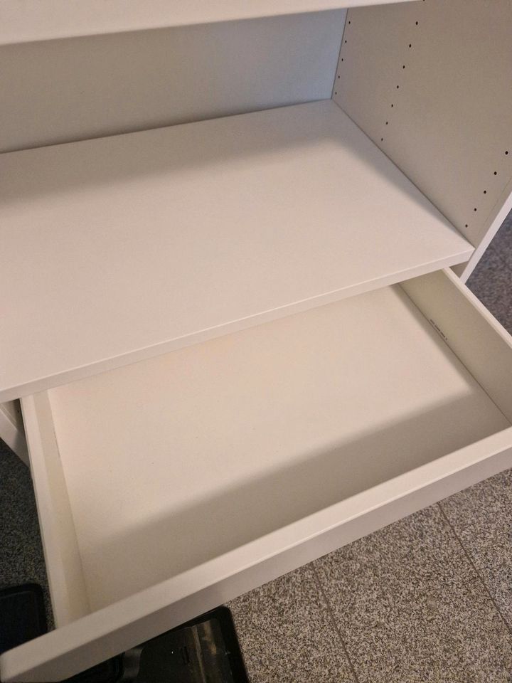 Ikea Smastad Platsa Schrank Regal mit Schubladen weiß in Breckerfeld