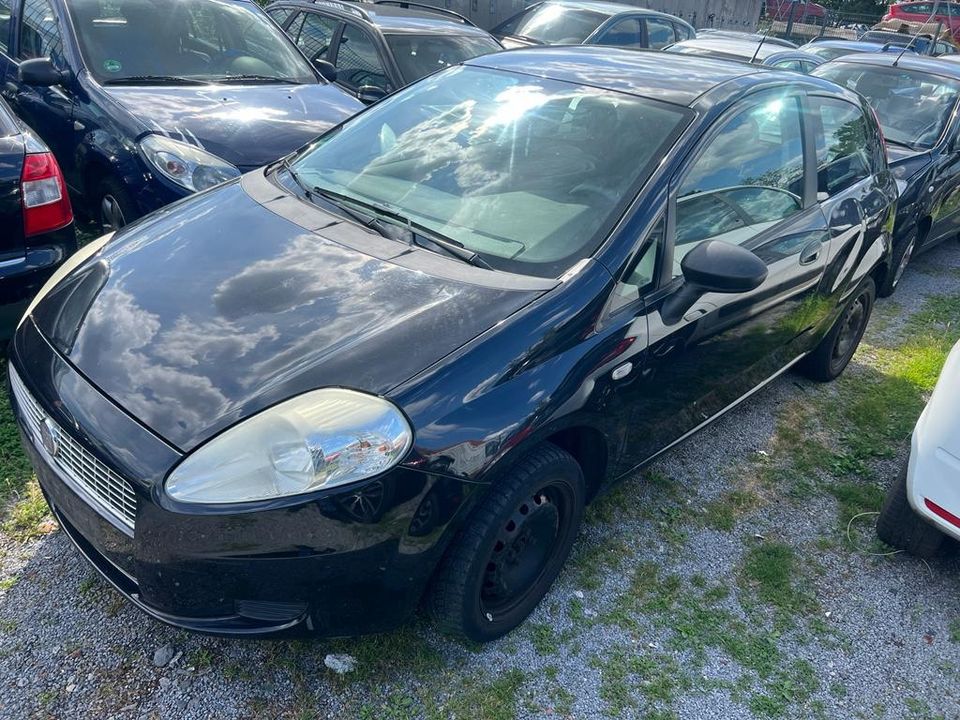 Fiat Grande Punto Schlachtfest Motorhaube Tür Stoßstange in Mülheim (Ruhr)