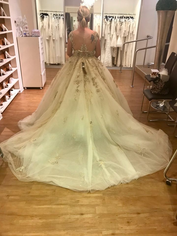 Königinnen/Brautkleid in Borchen