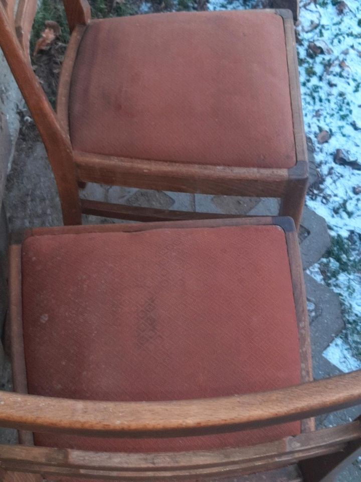 2 alte Holz Stühle zum restaurieren in Neustrelitz